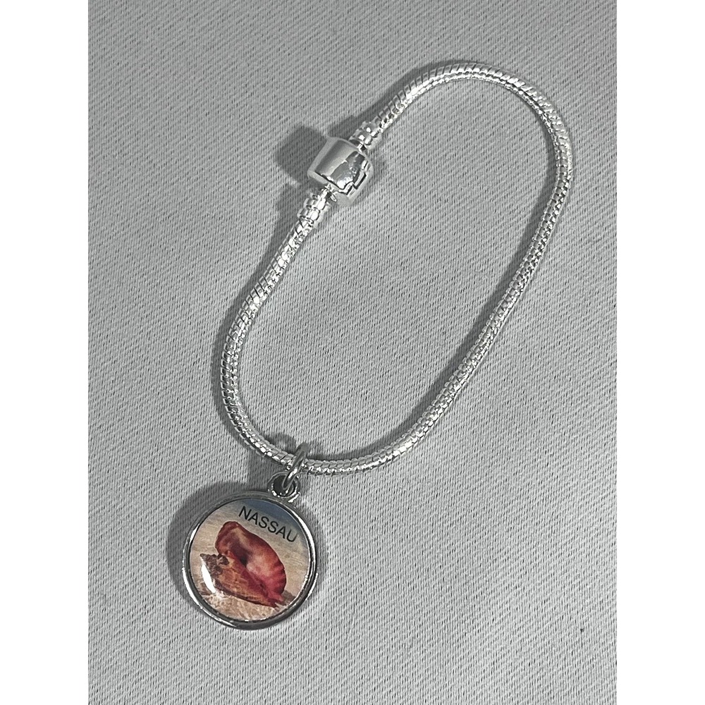 Kay's Fine Jewelry Women's Bracelet Round Nassau Seashell Pendent Charm